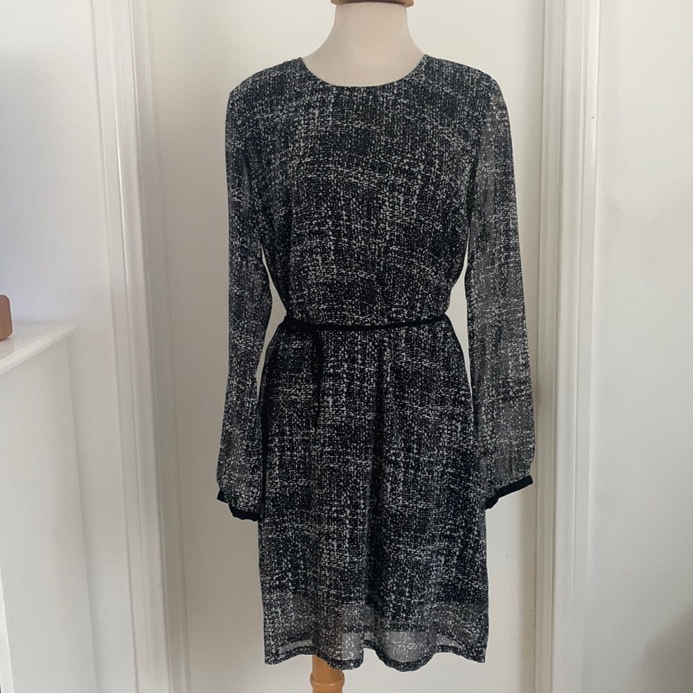 Super cute black and white dress